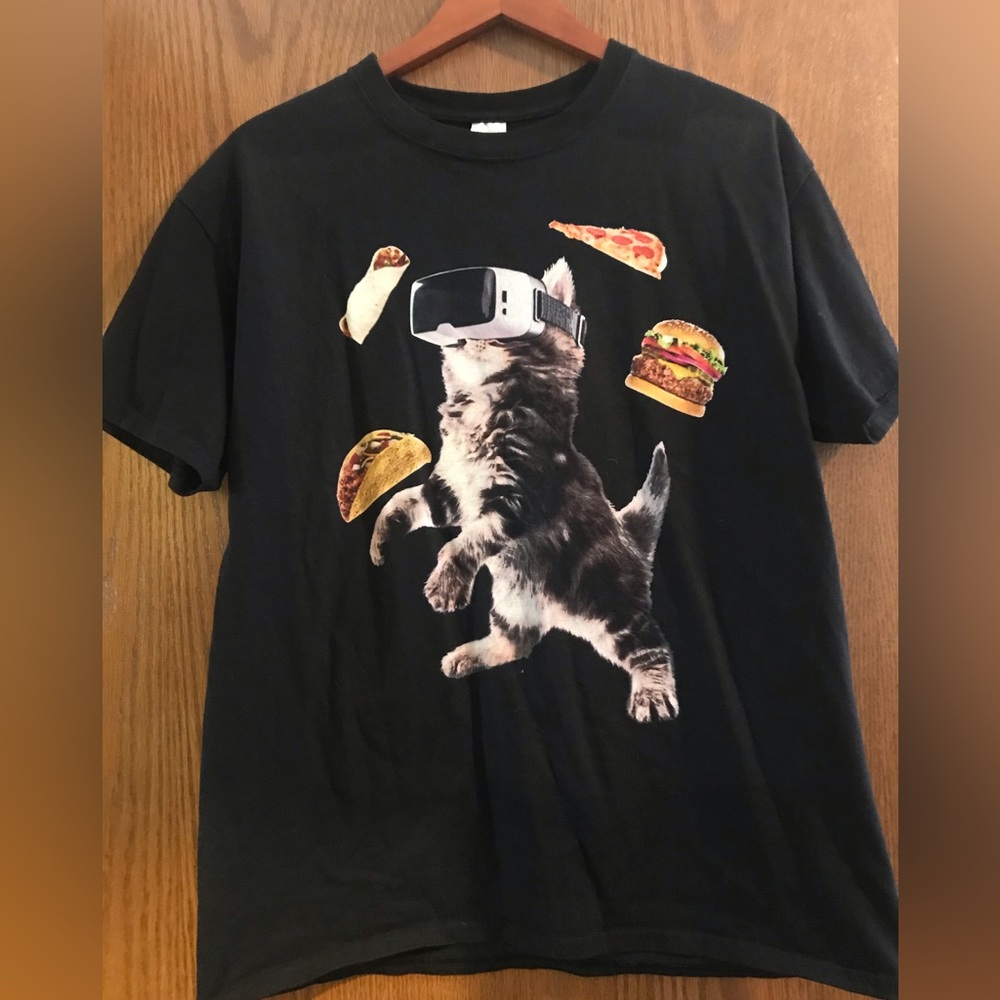 ‘Gildan’ ultra cotton size L black short sleeve VR cat t-shirt